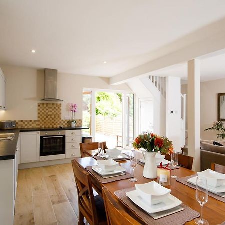 'Orchard Croft Lodge - Chichester', Book-Direct, New Home 1,367 Sq' Ft' , Can Sleep 8 On Request , Split & Link 'Super King' Size Beds, Free Wi-Fi, Sky Tv & Sky Sports, 9 - Minutes From West Wittering Beach, Very Quiet Location, Dog Friendly エクステリア 写真