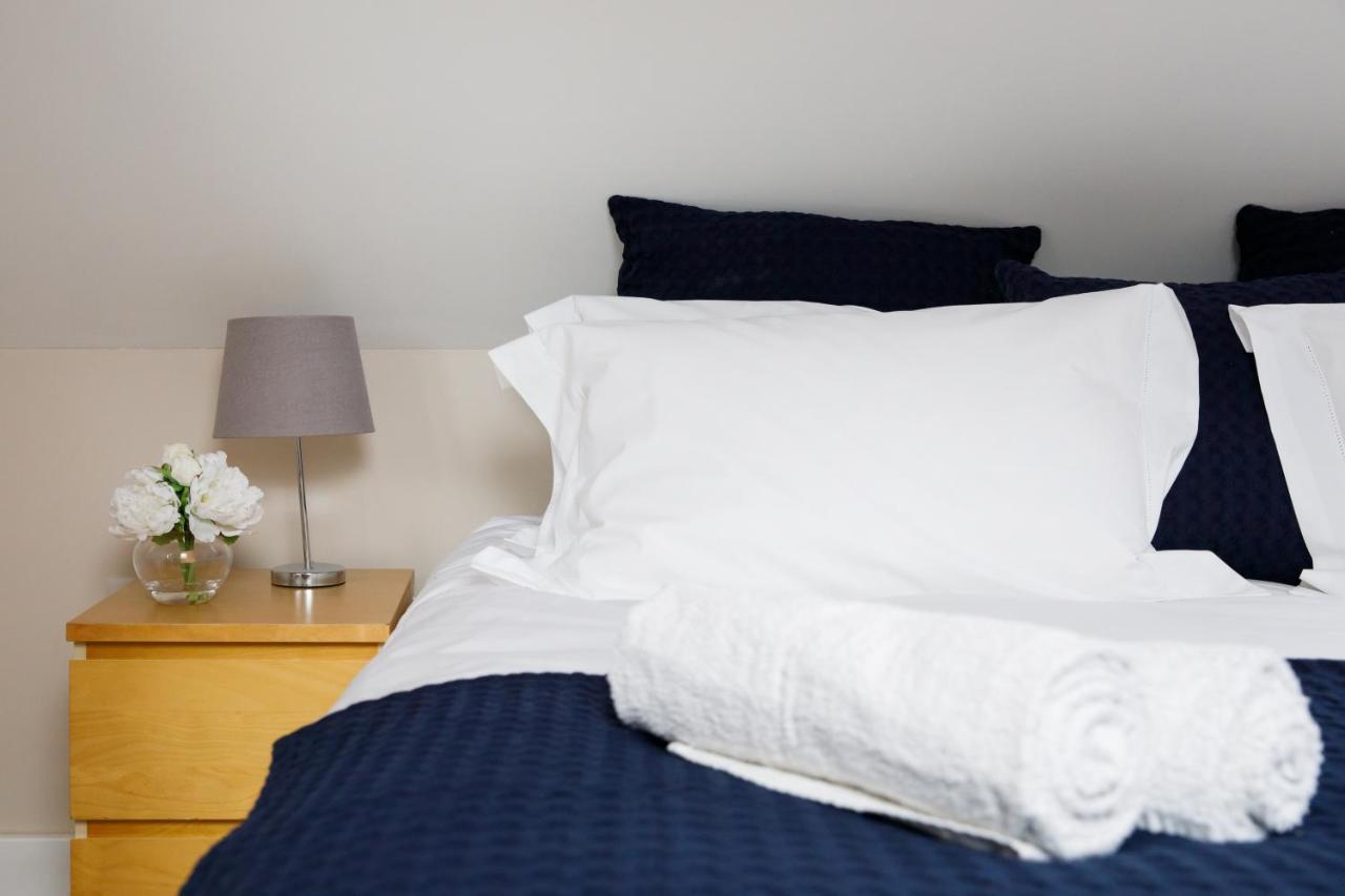 'Orchard Croft Lodge - Chichester', Book-Direct, New Home 1,367 Sq' Ft' , Can Sleep 8 On Request , Split & Link 'Super King' Size Beds, Free Wi-Fi, Sky Tv & Sky Sports, 9 - Minutes From West Wittering Beach, Very Quiet Location, Dog Friendly エクステリア 写真