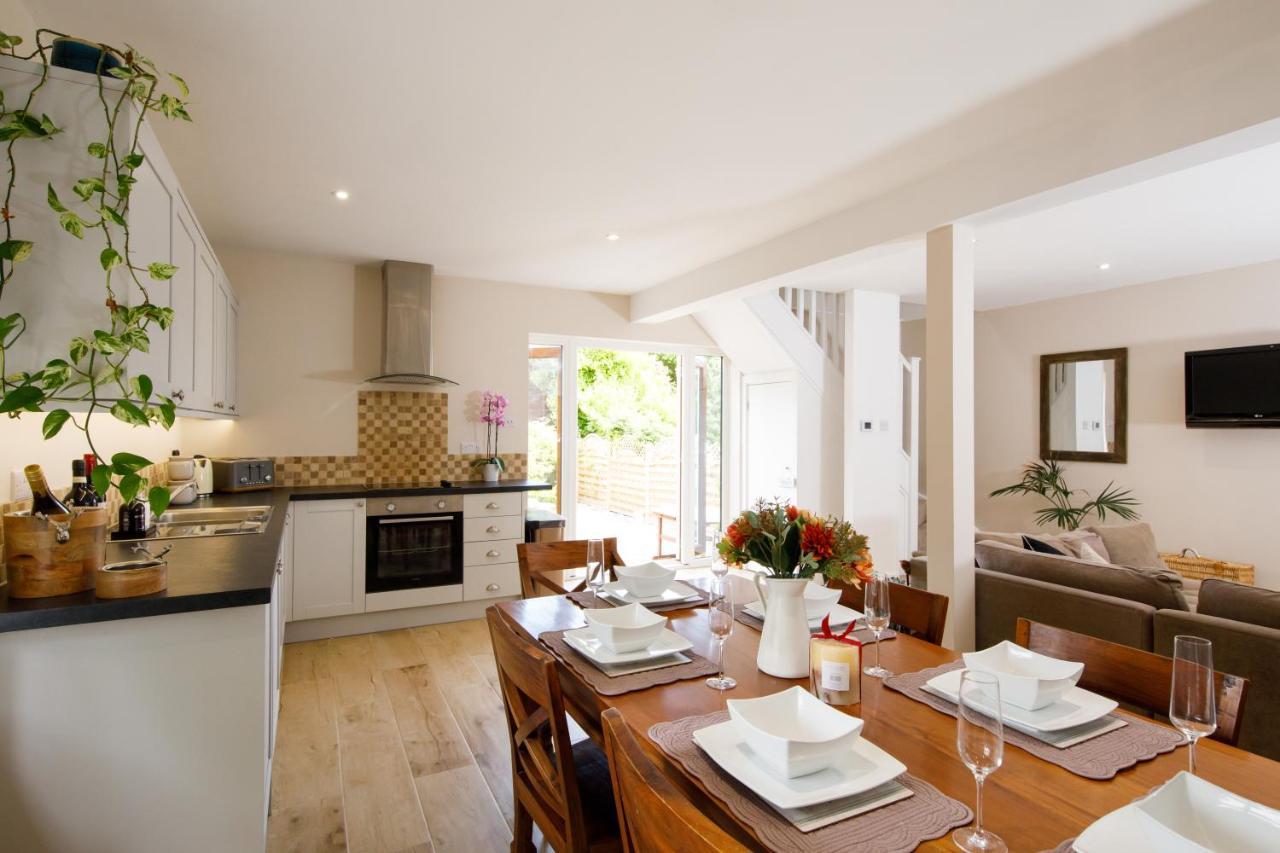 'Orchard Croft Lodge - Chichester', Book-Direct, New Home 1,367 Sq' Ft' , Can Sleep 8 On Request , Split & Link 'Super King' Size Beds, Free Wi-Fi, Sky Tv & Sky Sports, 9 - Minutes From West Wittering Beach, Very Quiet Location, Dog Friendly エクステリア 写真