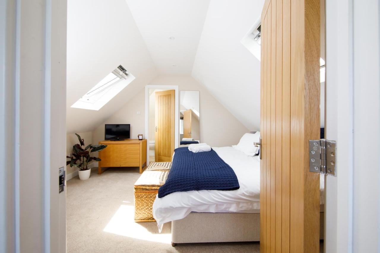 'Orchard Croft Lodge - Chichester', Book-Direct, New Home 1,367 Sq' Ft' , Can Sleep 8 On Request , Split & Link 'Super King' Size Beds, Free Wi-Fi, Sky Tv & Sky Sports, 9 - Minutes From West Wittering Beach, Very Quiet Location, Dog Friendly エクステリア 写真