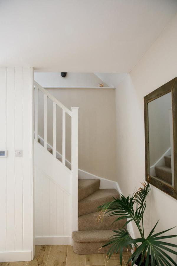 'Orchard Croft Lodge - Chichester', Book-Direct, New Home 1,367 Sq' Ft' , Can Sleep 8 On Request , Split & Link 'Super King' Size Beds, Free Wi-Fi, Sky Tv & Sky Sports, 9 - Minutes From West Wittering Beach, Very Quiet Location, Dog Friendly エクステリア 写真
