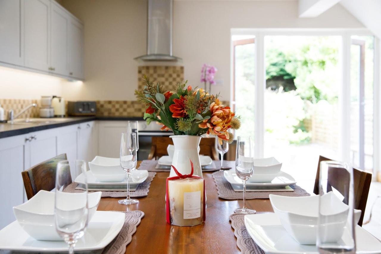 'Orchard Croft Lodge - Chichester', Book-Direct, New Home 1,367 Sq' Ft' , Can Sleep 8 On Request , Split & Link 'Super King' Size Beds, Free Wi-Fi, Sky Tv & Sky Sports, 9 - Minutes From West Wittering Beach, Very Quiet Location, Dog Friendly エクステリア 写真