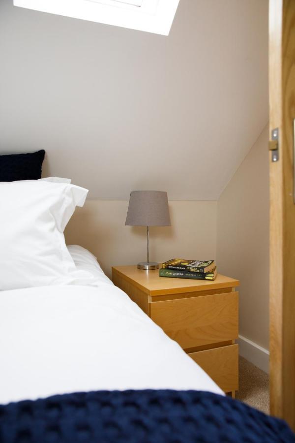'Orchard Croft Lodge - Chichester', Book-Direct, New Home 1,367 Sq' Ft' , Can Sleep 8 On Request , Split & Link 'Super King' Size Beds, Free Wi-Fi, Sky Tv & Sky Sports, 9 - Minutes From West Wittering Beach, Very Quiet Location, Dog Friendly エクステリア 写真