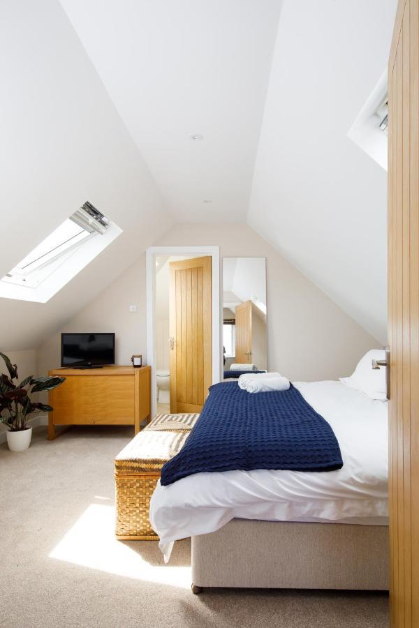 'Orchard Croft Lodge - Chichester', Book-Direct, New Home 1,367 Sq' Ft' , Can Sleep 8 On Request , Split & Link 'Super King' Size Beds, Free Wi-Fi, Sky Tv & Sky Sports, 9 - Minutes From West Wittering Beach, Very Quiet Location, Dog Friendly エクステリア 写真