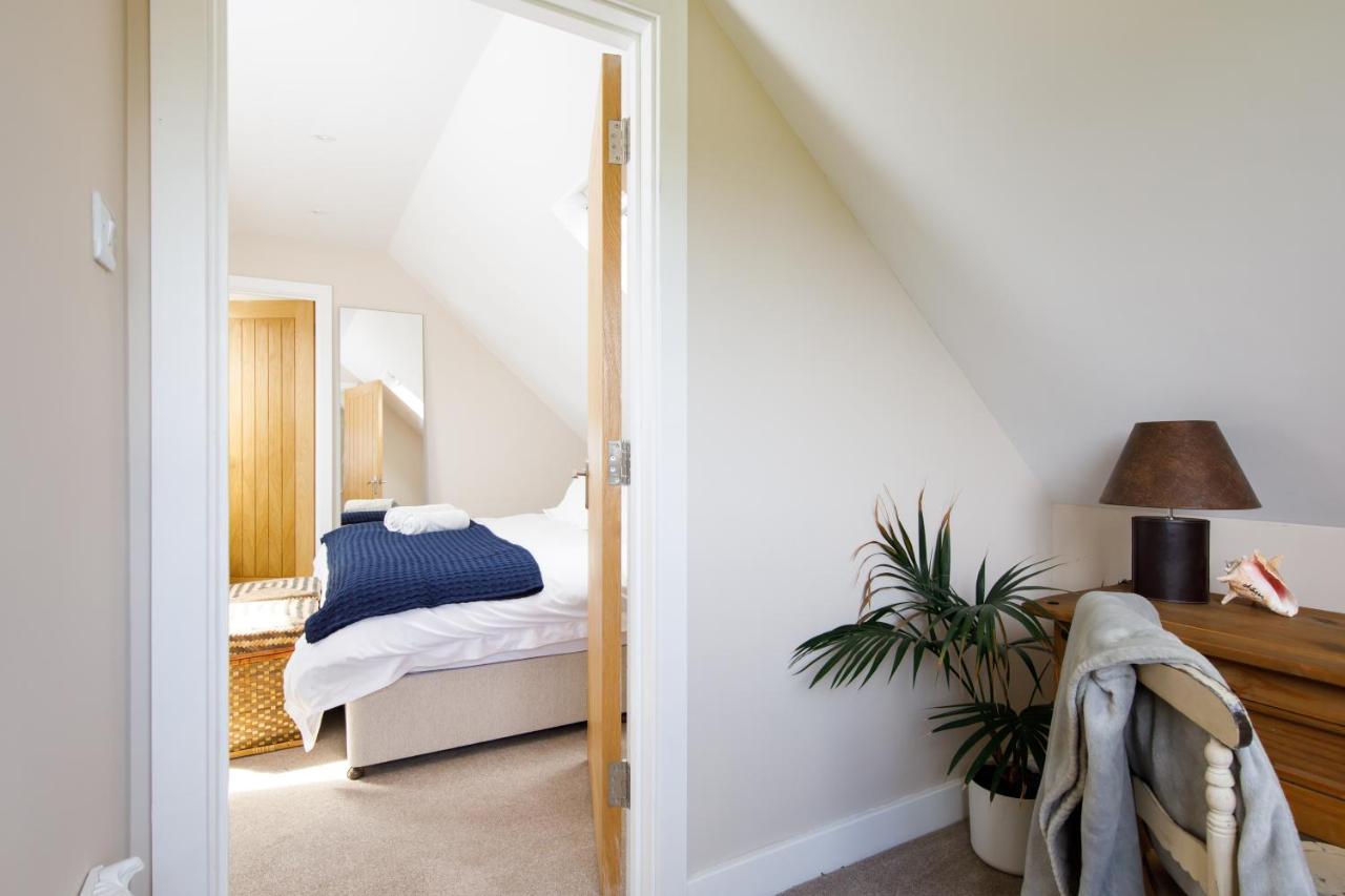 'Orchard Croft Lodge - Chichester', Book-Direct, New Home 1,367 Sq' Ft' , Can Sleep 8 On Request , Split & Link 'Super King' Size Beds, Free Wi-Fi, Sky Tv & Sky Sports, 9 - Minutes From West Wittering Beach, Very Quiet Location, Dog Friendly エクステリア 写真